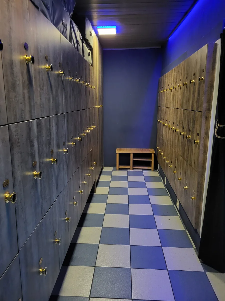 Garderobe med skap